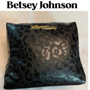 Betsey Johnson Black on Black Large Capacity Make Up / Travel Storage Bag!